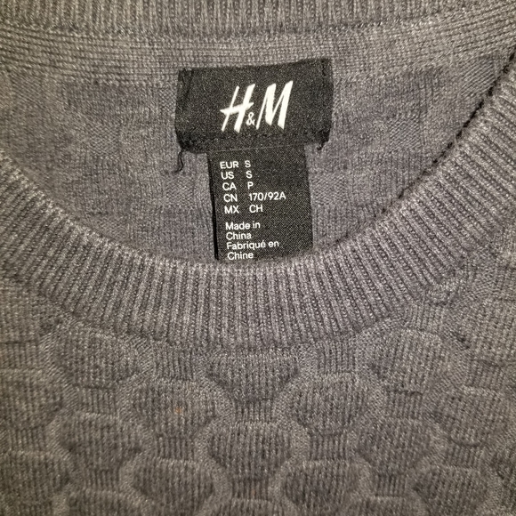 H&M Sweater - Picture 2 of 2